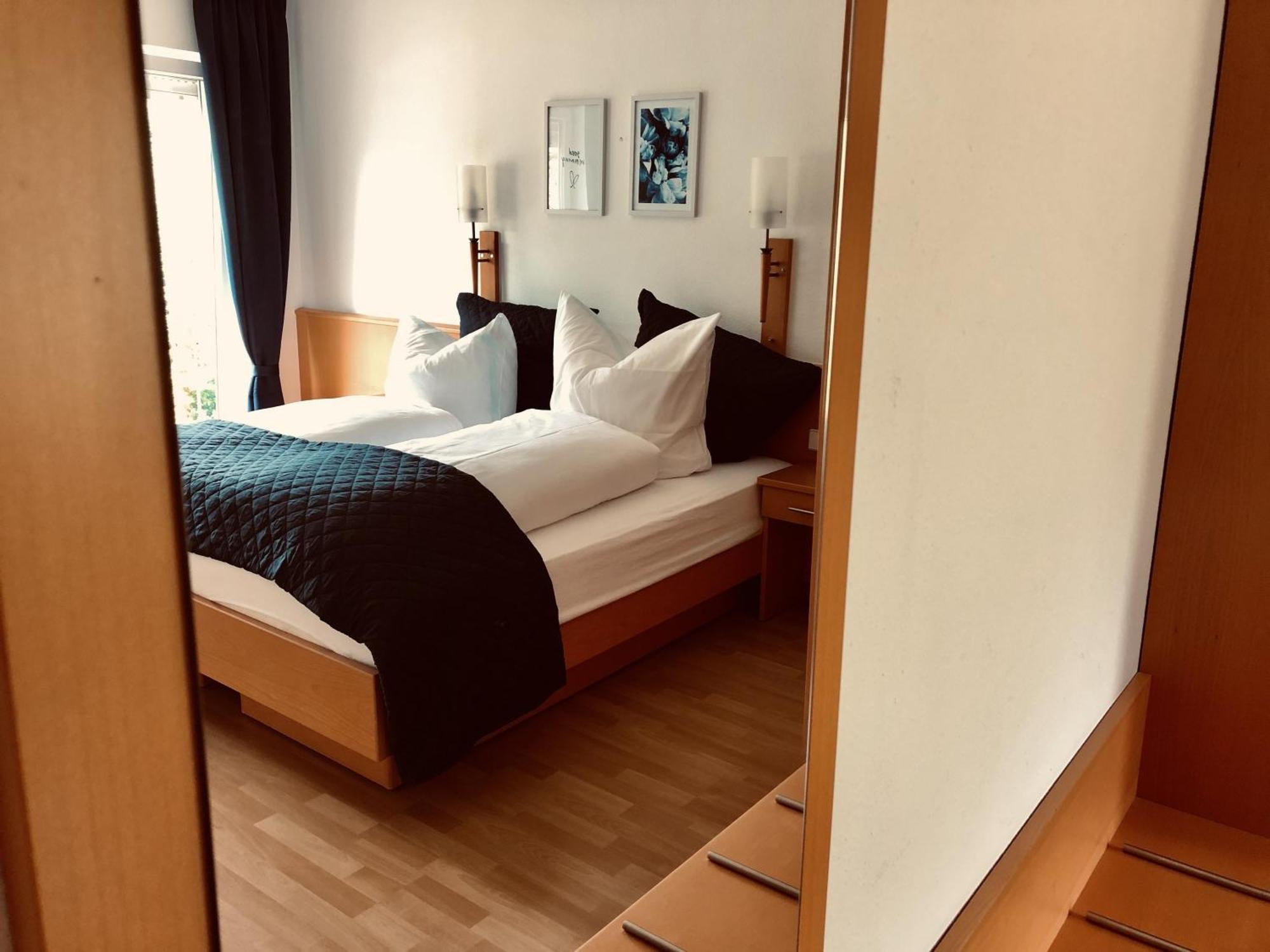 Am Landhaus - Gaestezimmer Walsheim Bagian luar foto